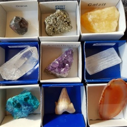 Holzweltkette aus Bergkristall, Amethyst, Serpentin und echten Holzkugeln